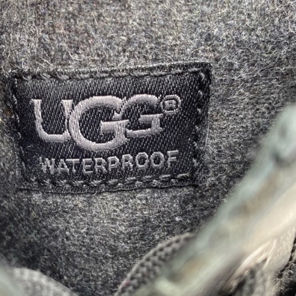 UGG Kesey Sherpa Lined Leather Combat Boots
75 $160 Size: 9 | UGG - Picture 6 of 8
